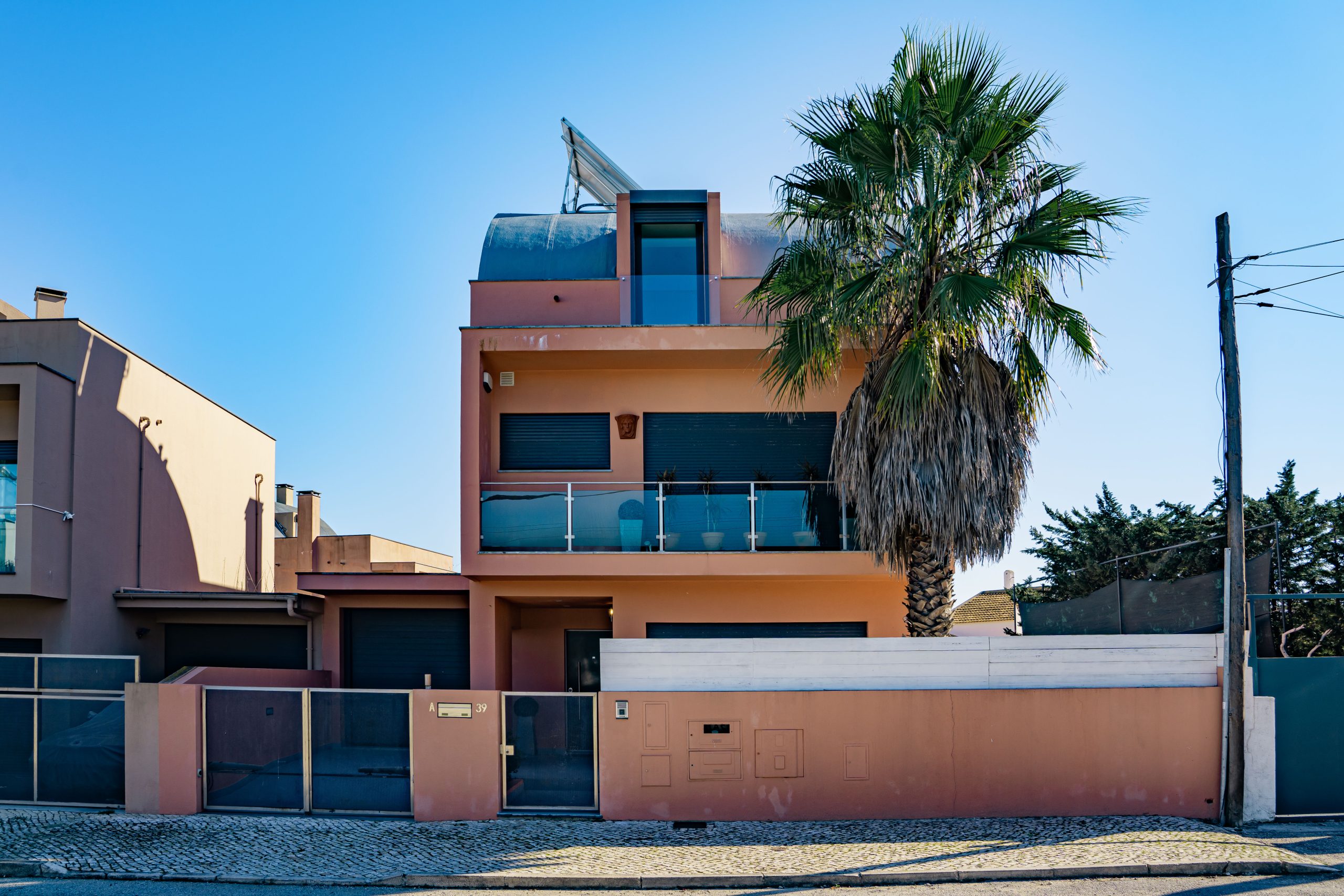 Charneca Holiday Villa — Real Estate