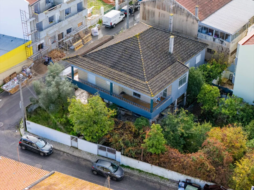 Loures Investment Building, Loures